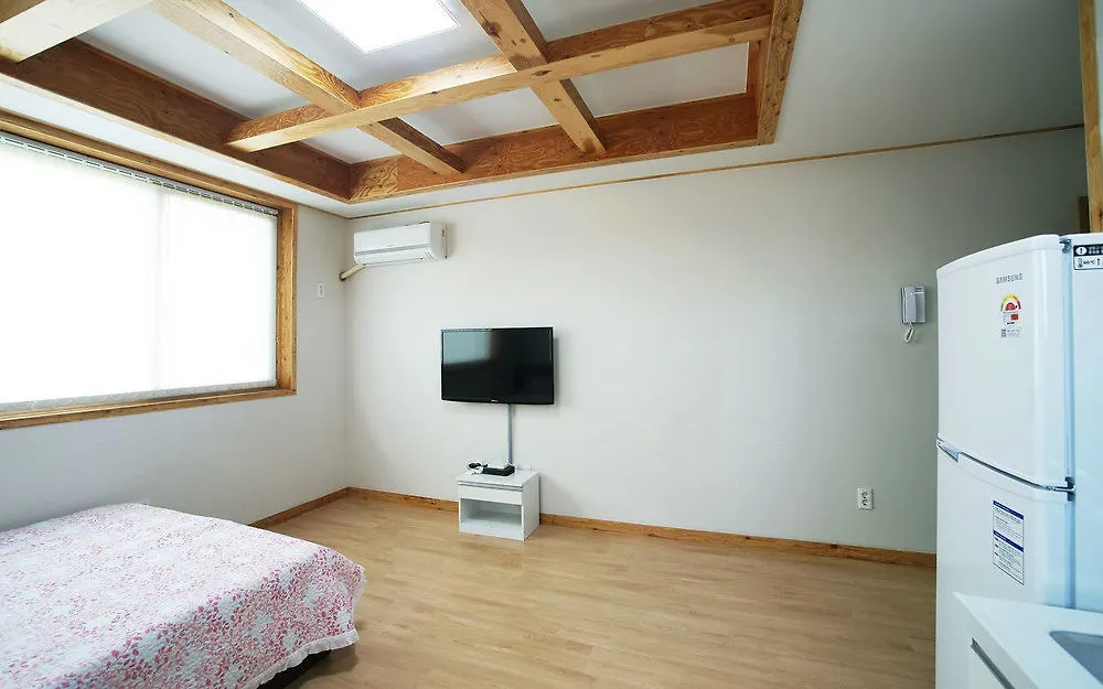 Gambi Namu Pension Jeju Hotel