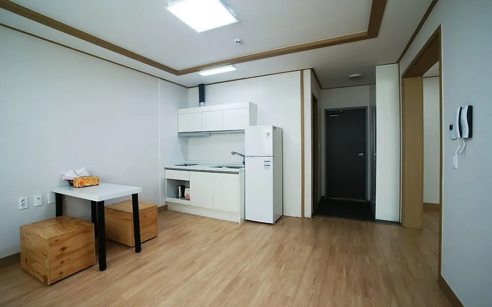 Gambi Namu Pension Jeju