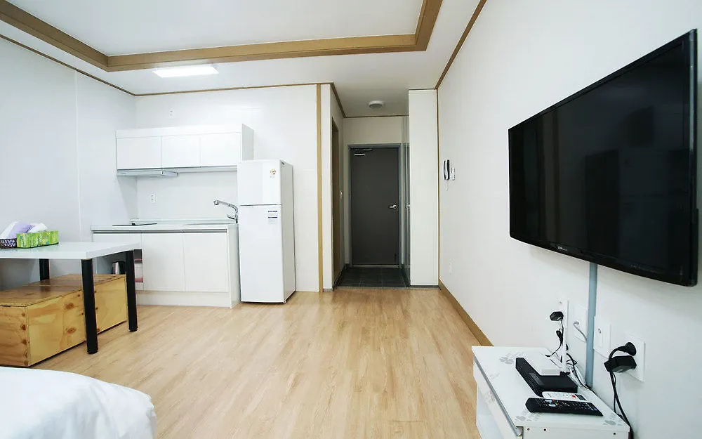 Hotel Gambi Namu Pension Jeju