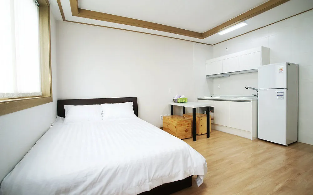 Gambi Namu Pension 済州市 3*,  韓国