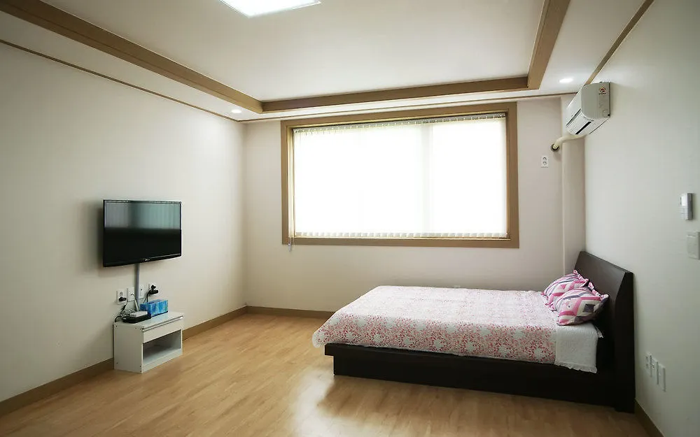 Gambi Namu Pension 済州市