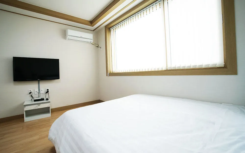 ホテル Gambi Namu Pension 済州市